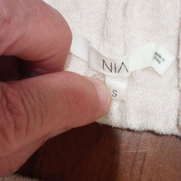 Elegant Cream Hoodie and Shorts Set - Picture 12 of 14